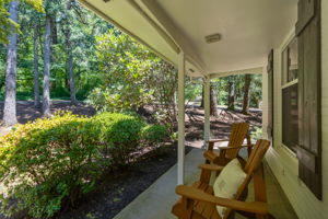 Front Porch/Entrance