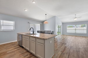 Kitchen/Breakfast Area