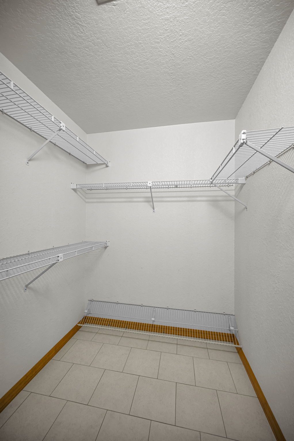 Guest Bedroom2 Closet