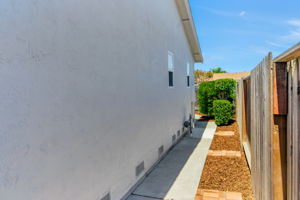 036_5748 St Paul Dr  