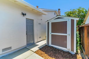 037_5748 St Paul Dr  