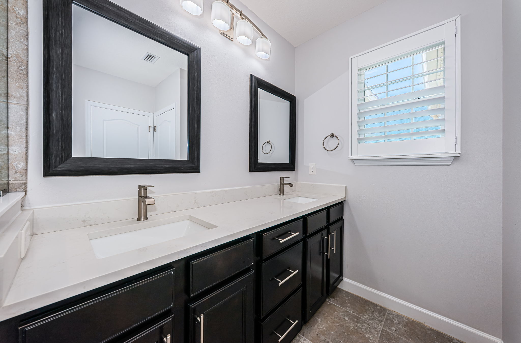 Primary Bathroom 1c