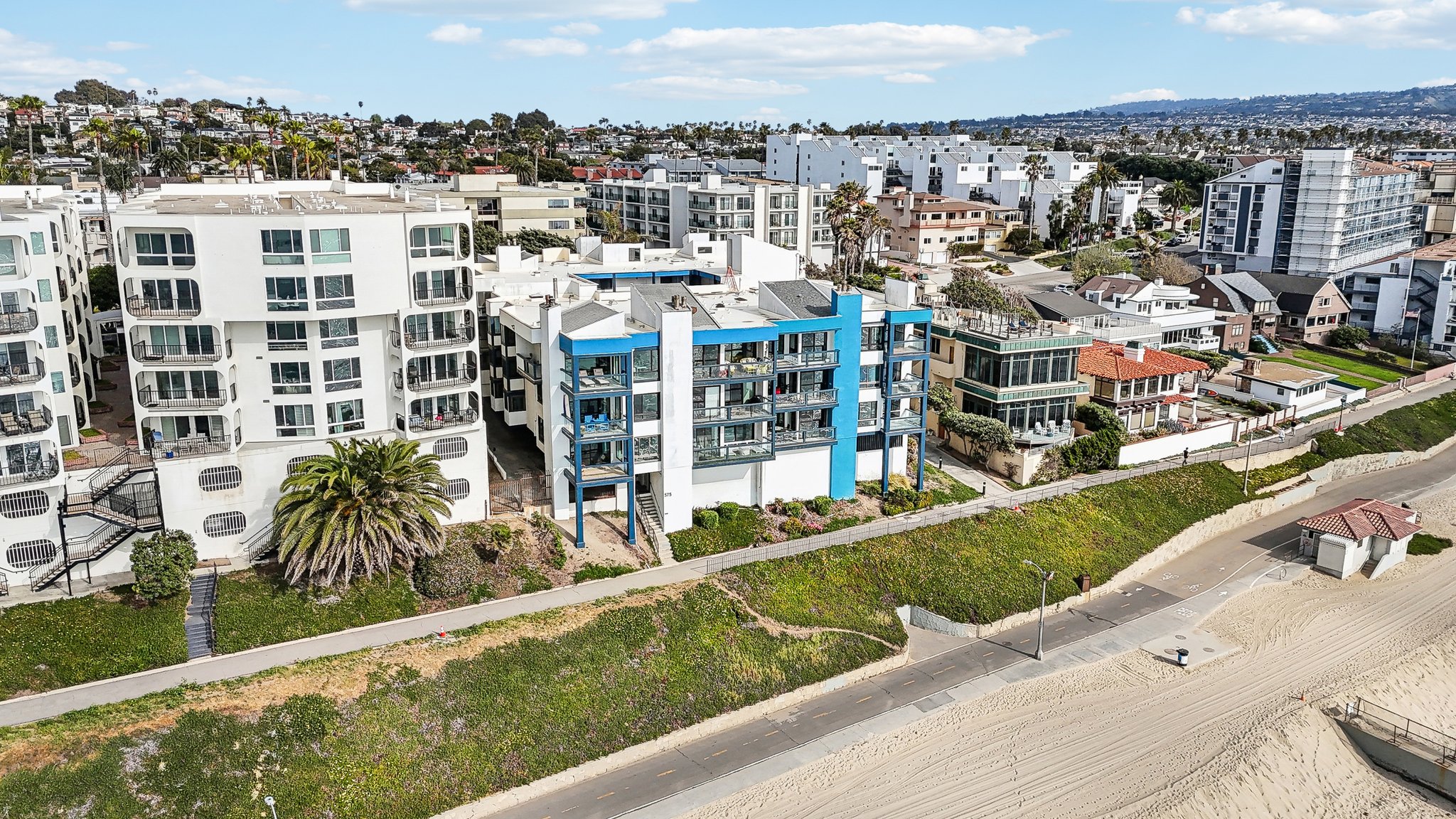 Esplanade 205-2404-038.jpg