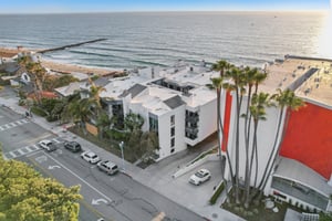Esplanade 205-3004-016.jpg