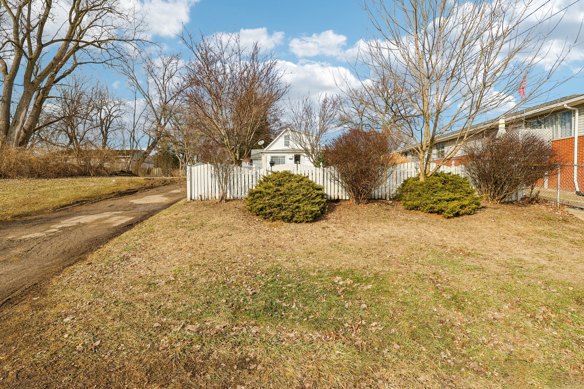 Flora Ave-S1802-003.jpg