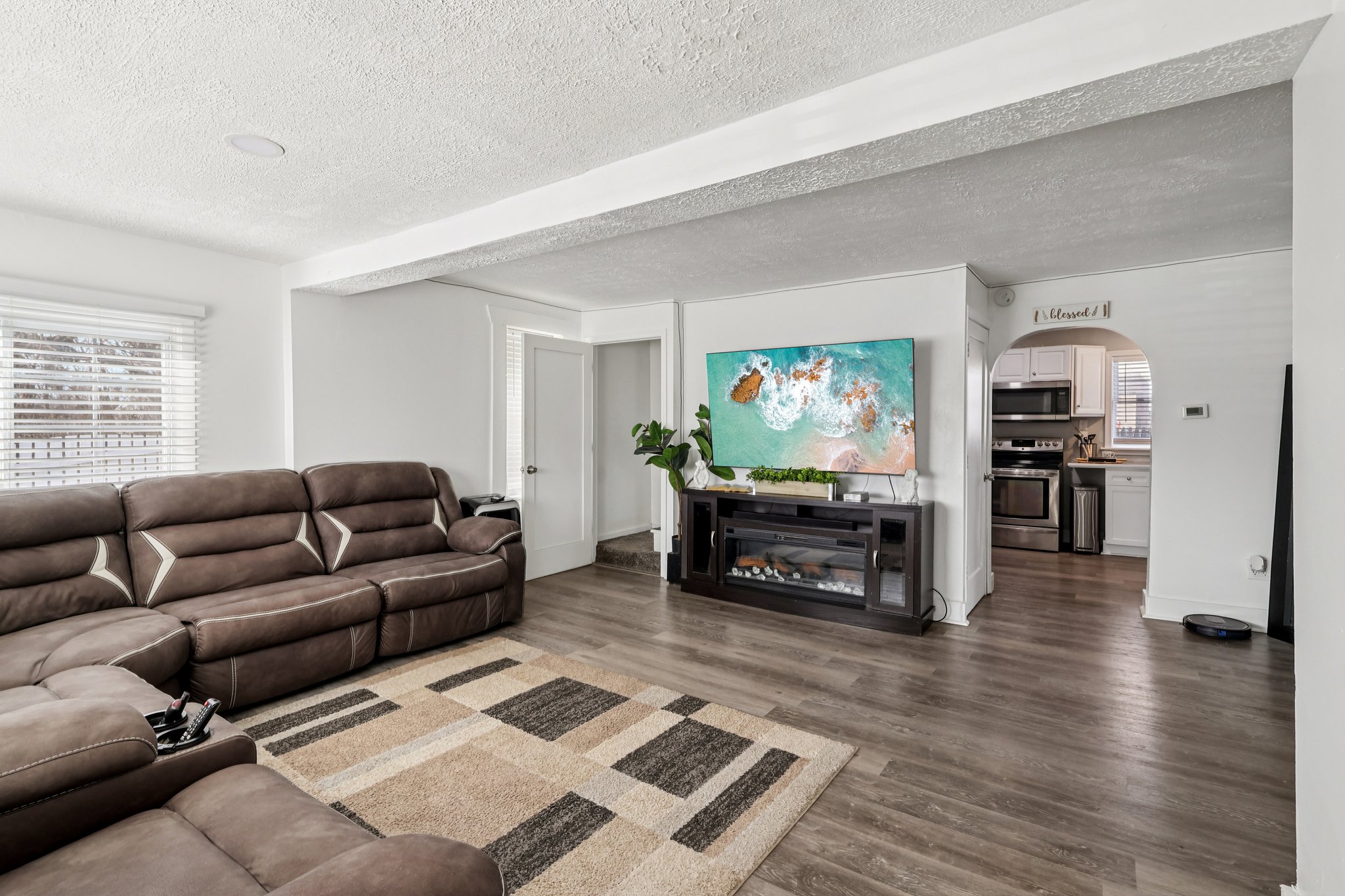 Flora Ave-S1802-013.jpg