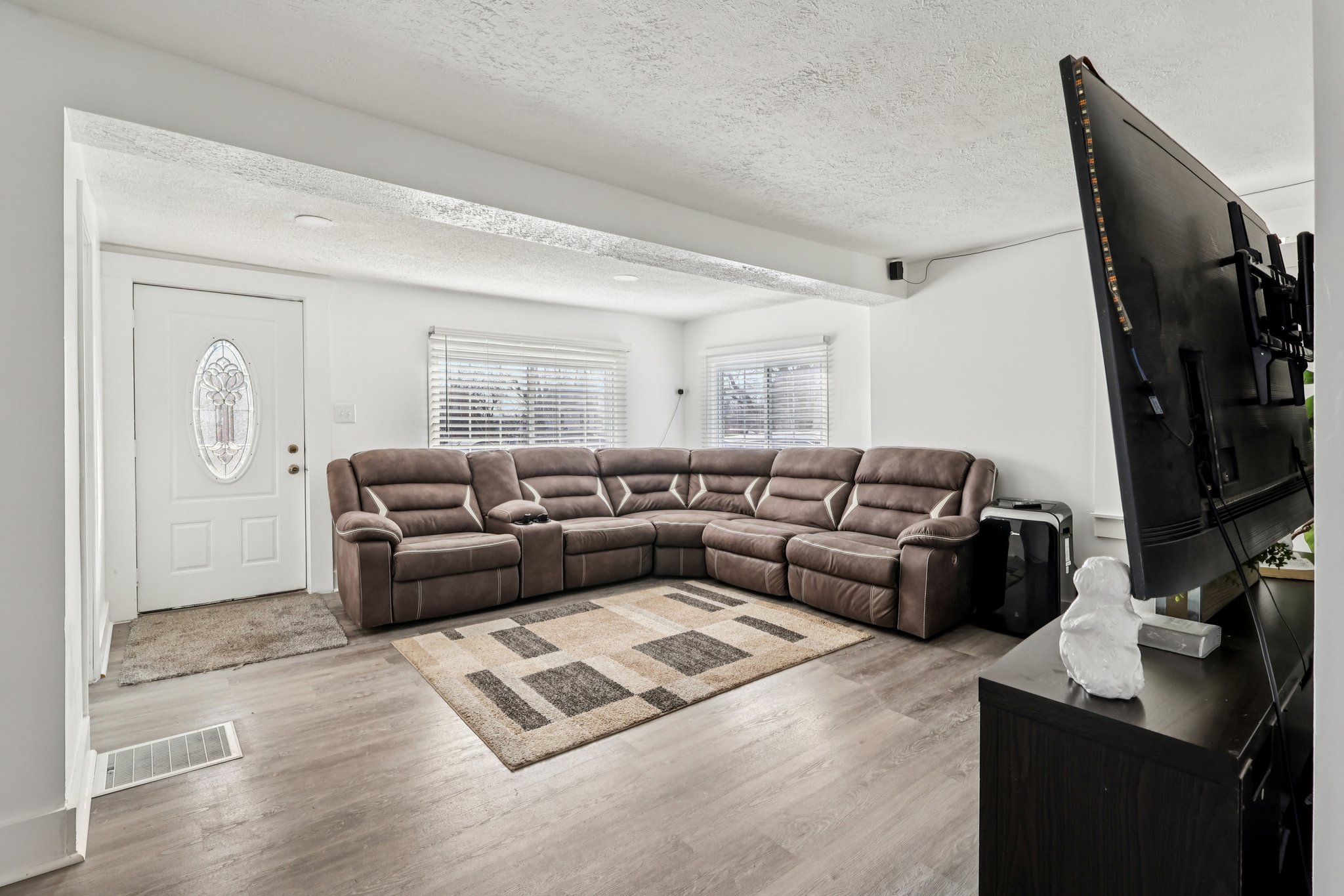 Flora Ave-S1802-014.jpg