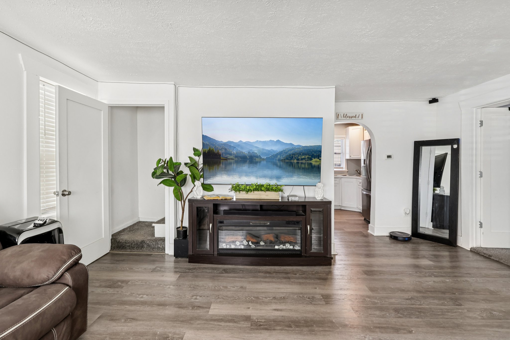 Flora Ave-S1802-016.jpg