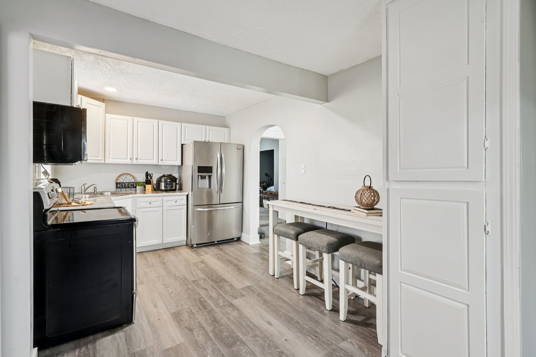 Flora Ave-S1802-020.jpg