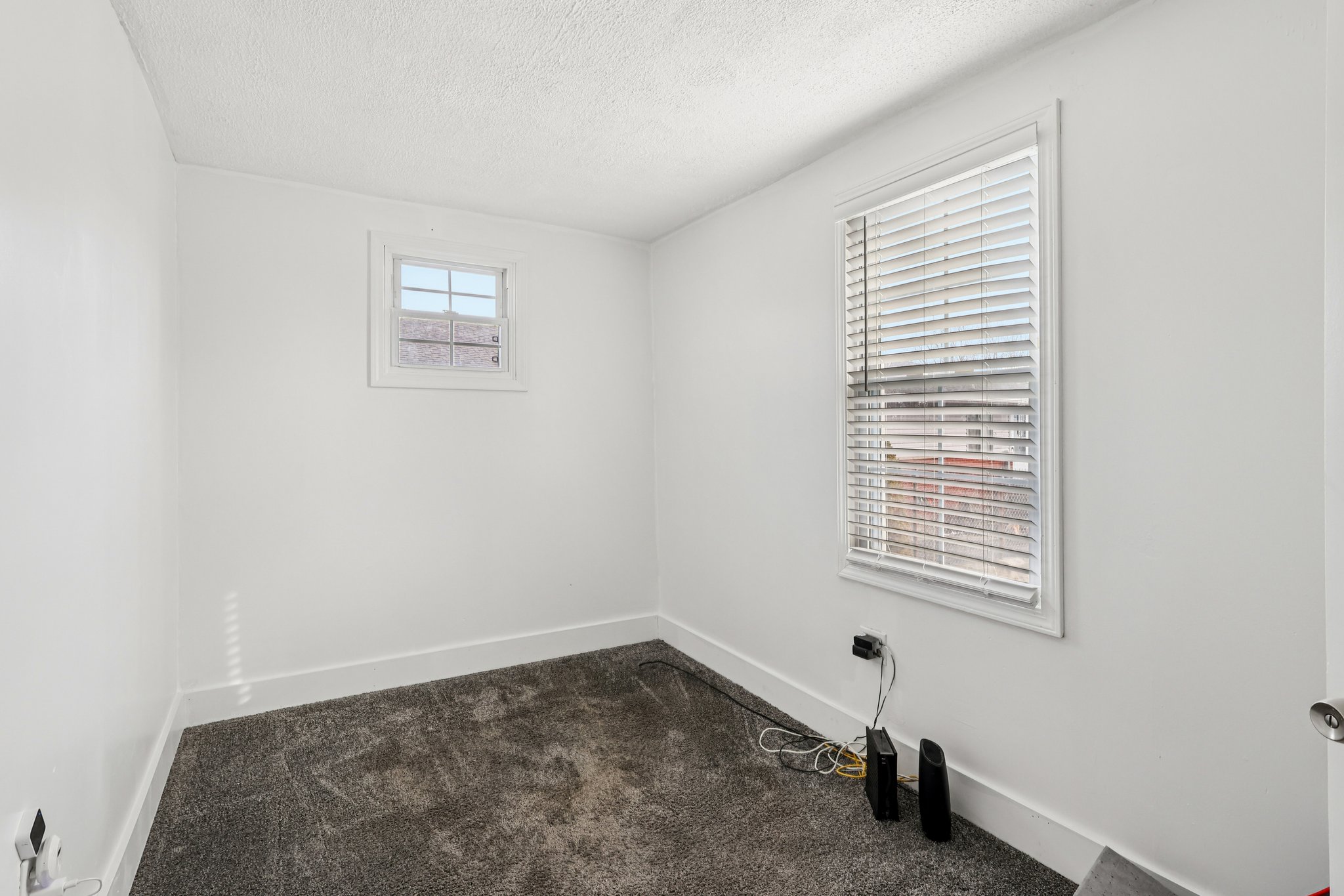 Flora Ave-S1802-025.jpg