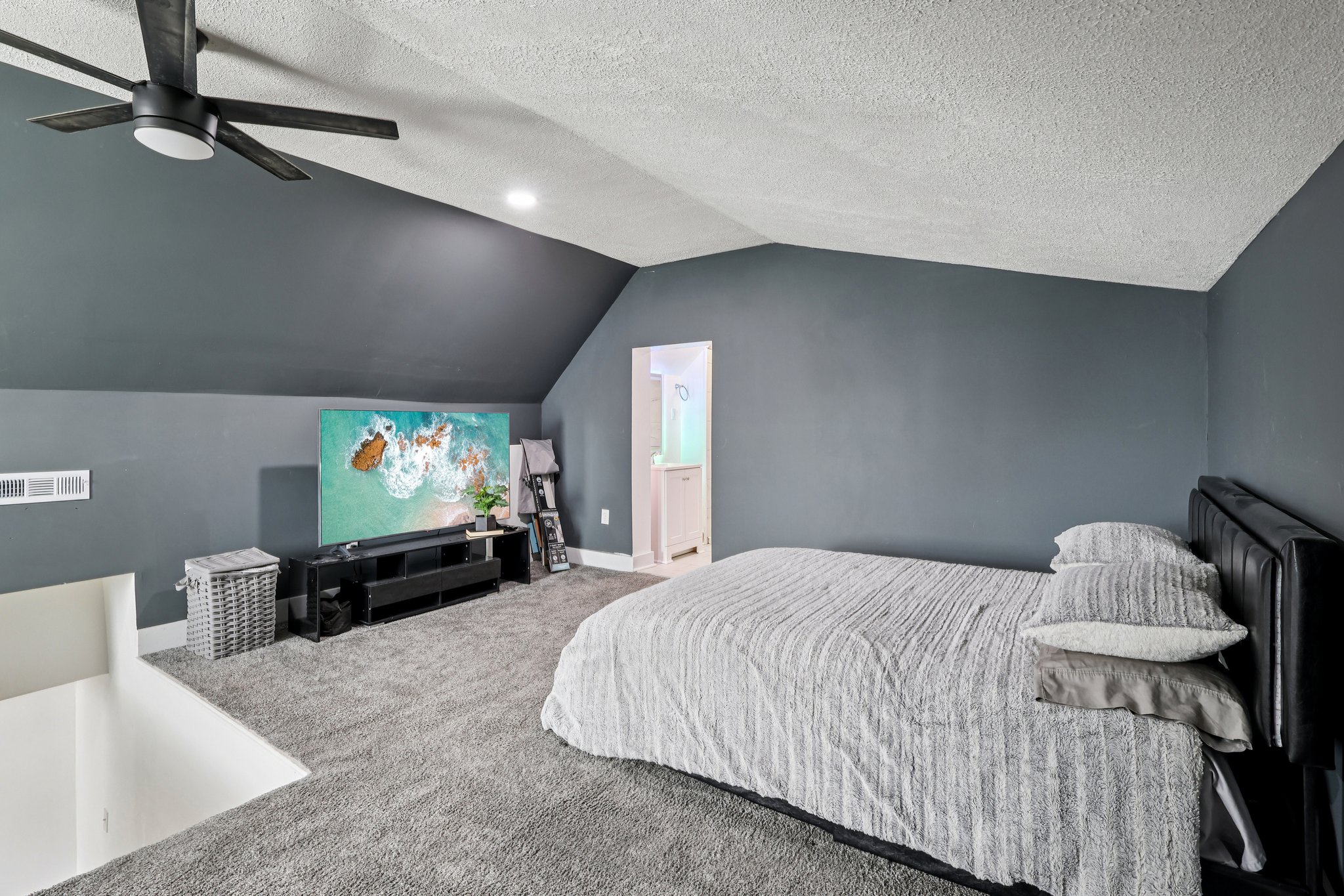 Flora Ave-S1802-034.jpg