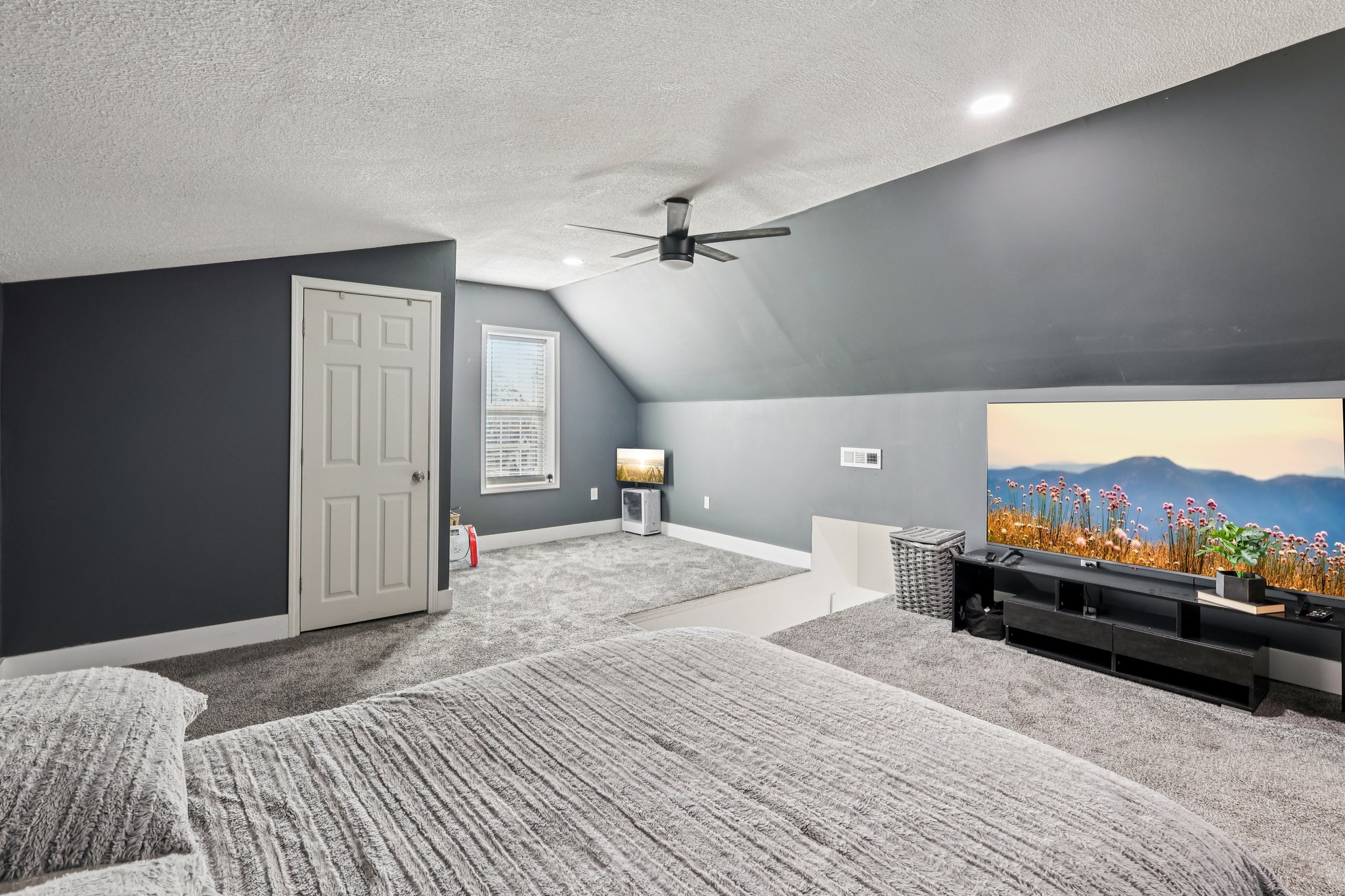 Flora Ave-S1802-035.jpg