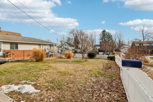 Flora Ave-S1802-005.jpg