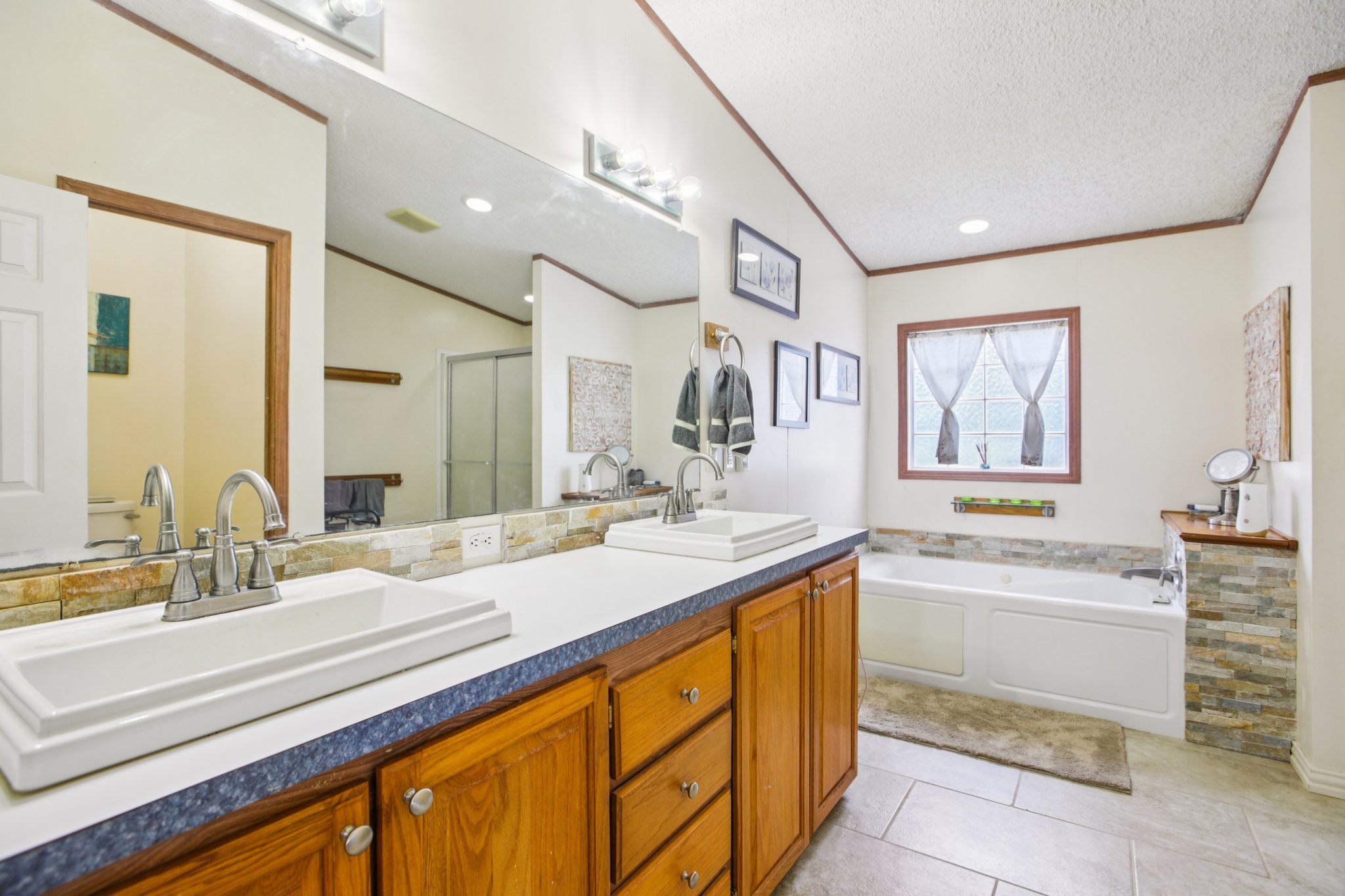 Hofferek Rd-S1808-027.jpg