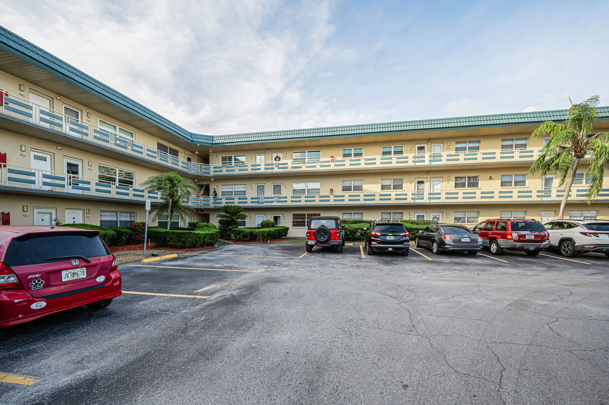 Front Exterior4