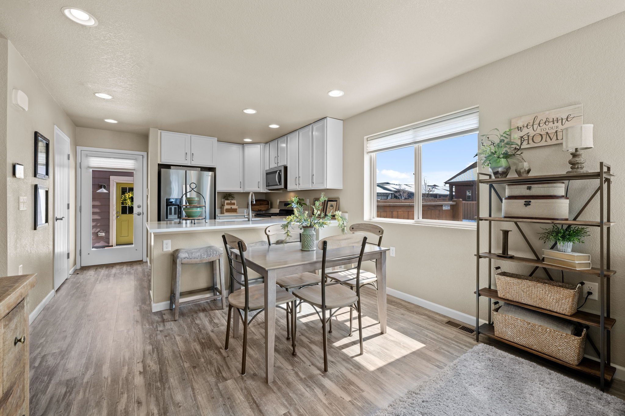 Dining Area & Kitchen