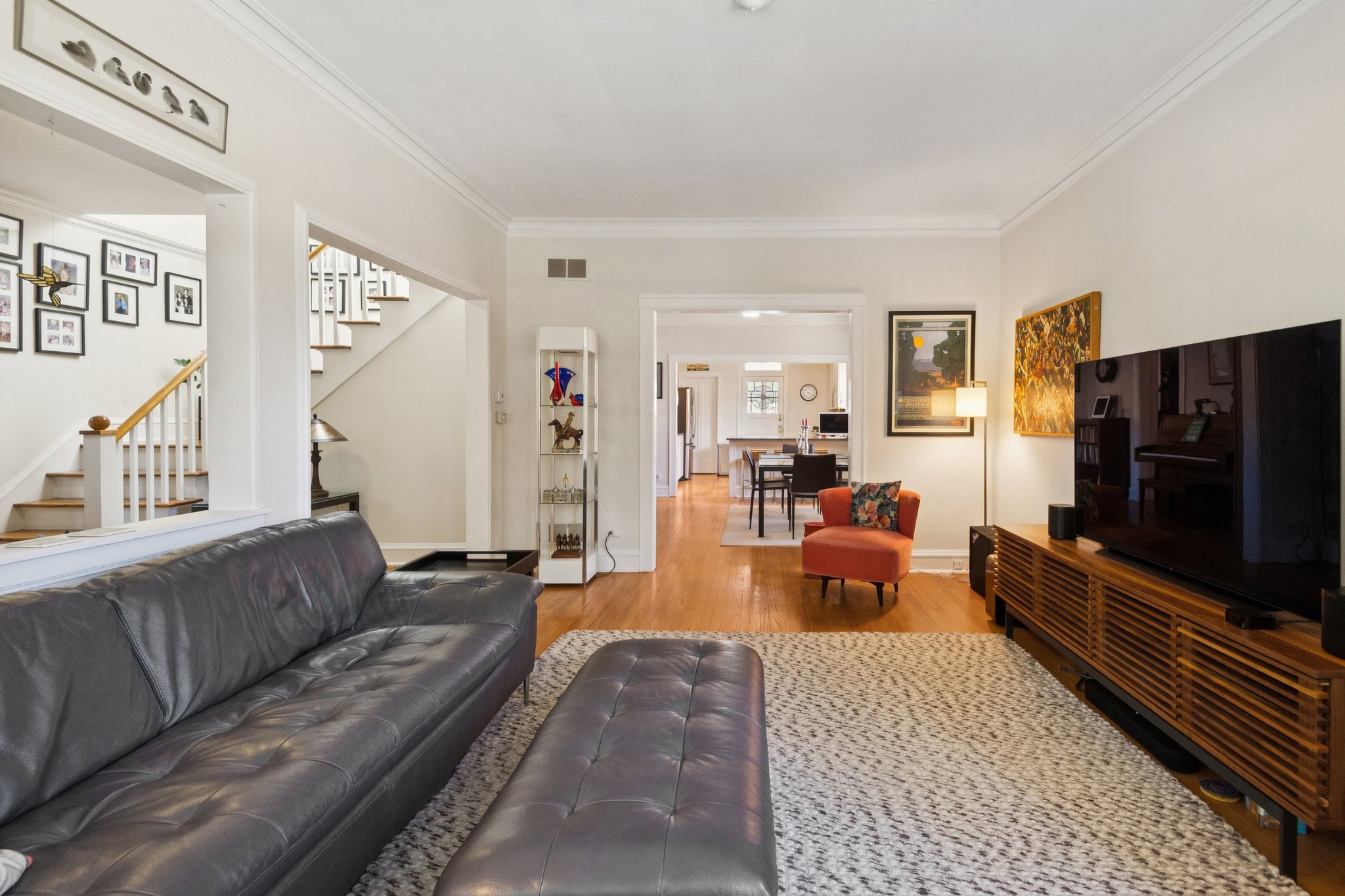 5752 N Sacramento Ave_003.jpg