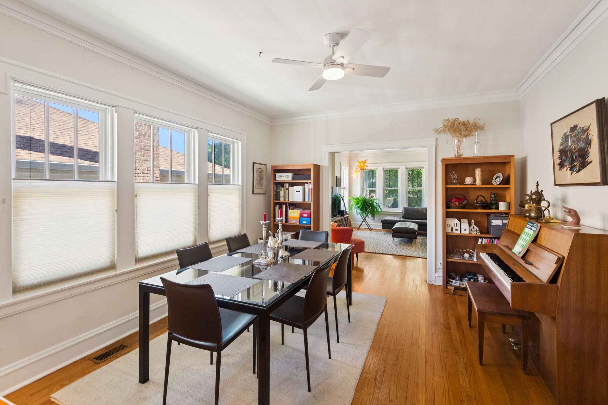 5752 N Sacramento Ave_005.jpg