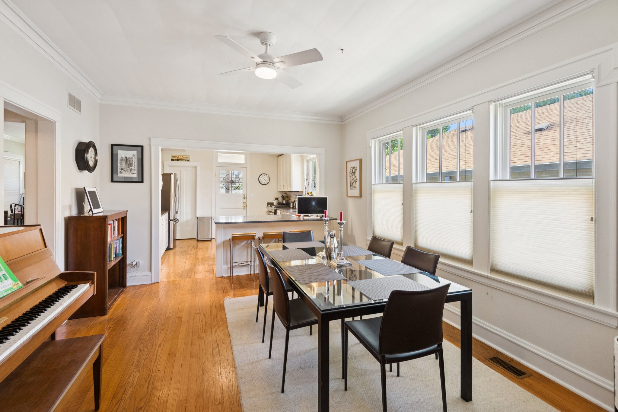 5752 N Sacramento Ave_006.jpg
