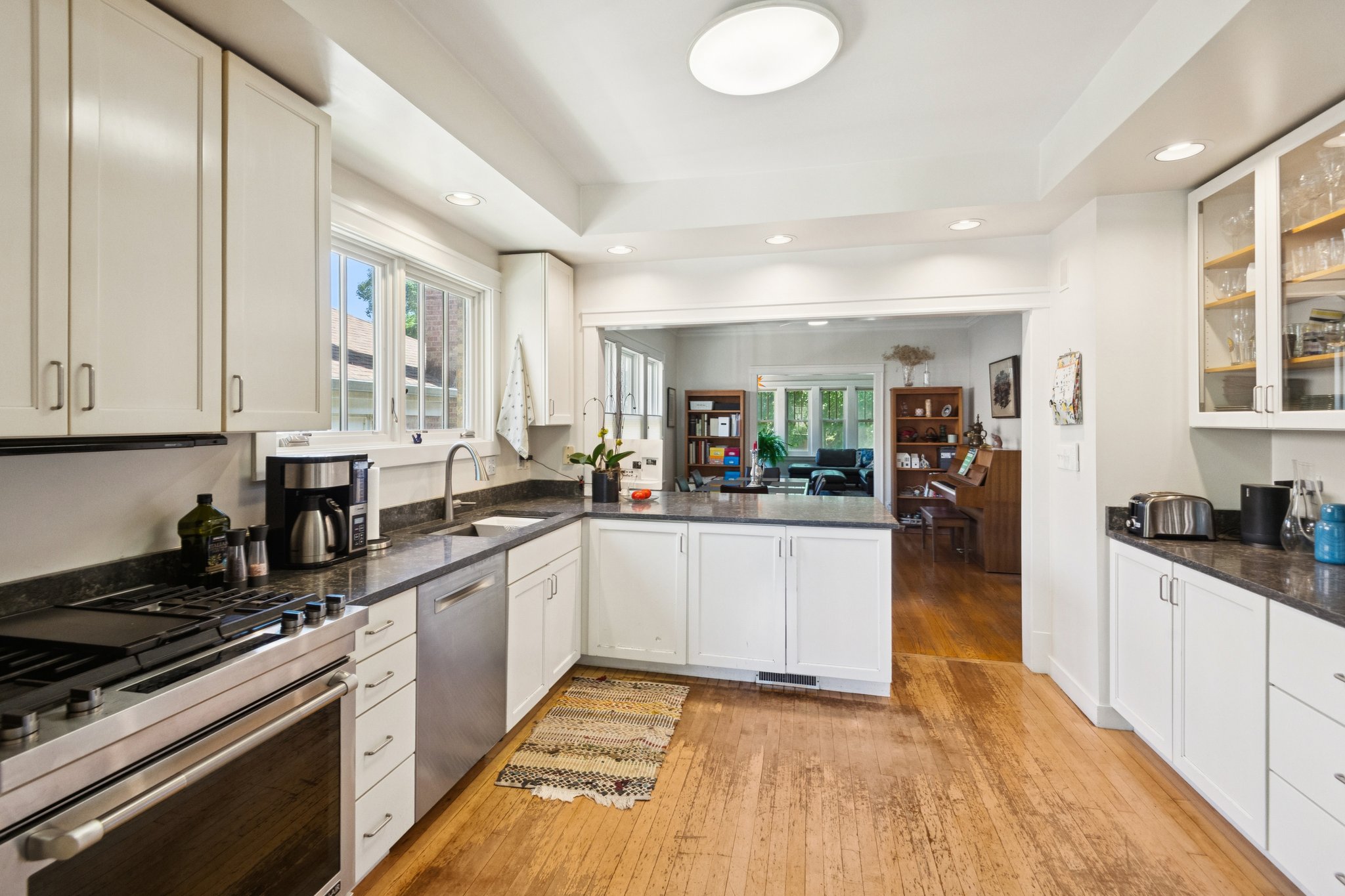 5752 N Sacramento Ave_008.jpg