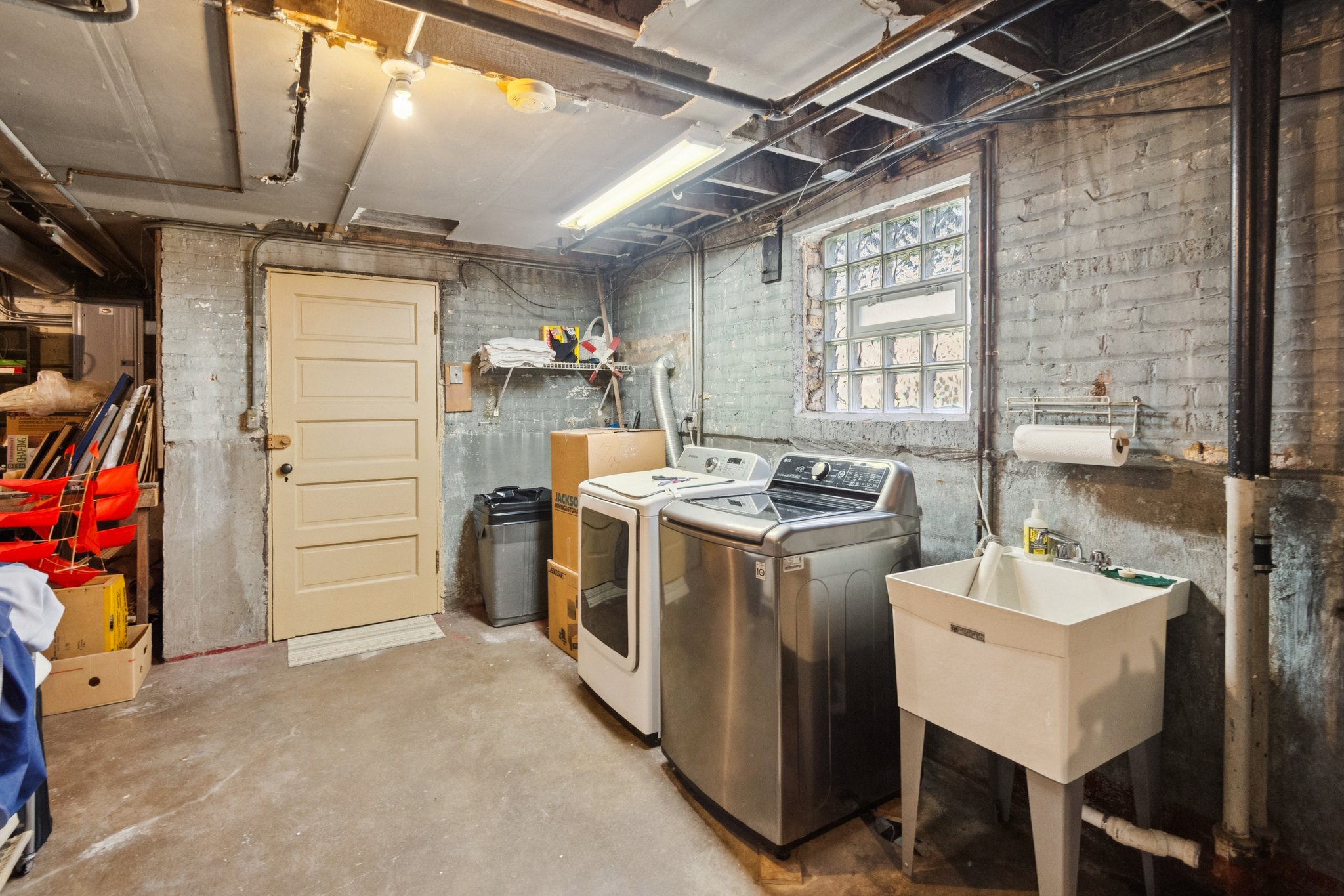 5752 N Sacramento Ave_020.jpg