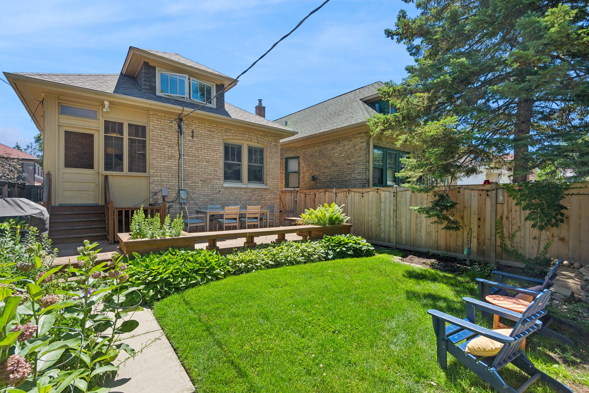 5752 N Sacramento Ave_024.jpg