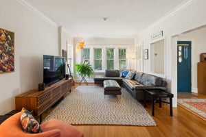 5752 N Sacramento Ave_001.jpg