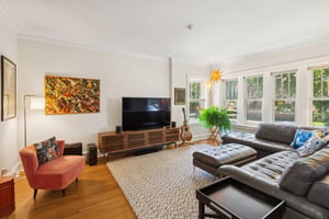 5752 N Sacramento Ave_002.jpg