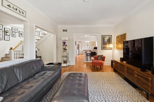 5752 N Sacramento Ave_003.jpg