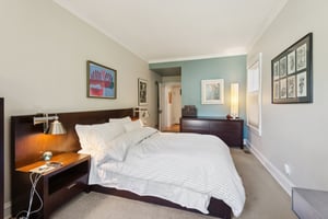 5752 N Sacramento Ave_010.jpg