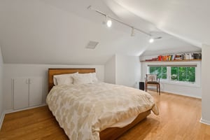 5752 N Sacramento Ave_013.jpg