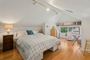 5752 N Sacramento Ave_014.jpg