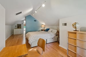 5752 N Sacramento Ave_015.jpg