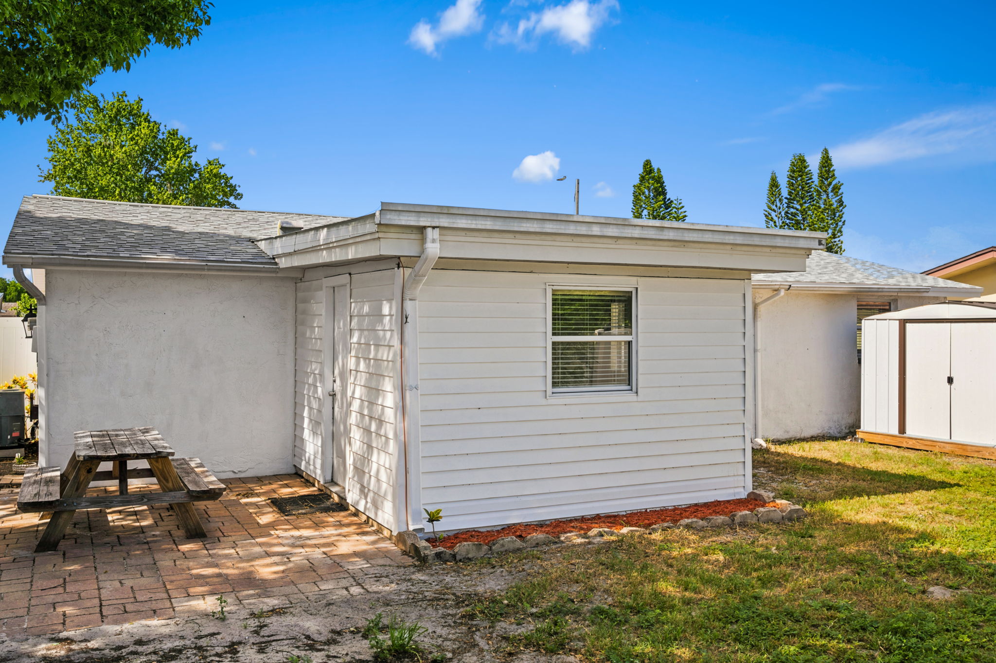 Rear Exteriors (6)