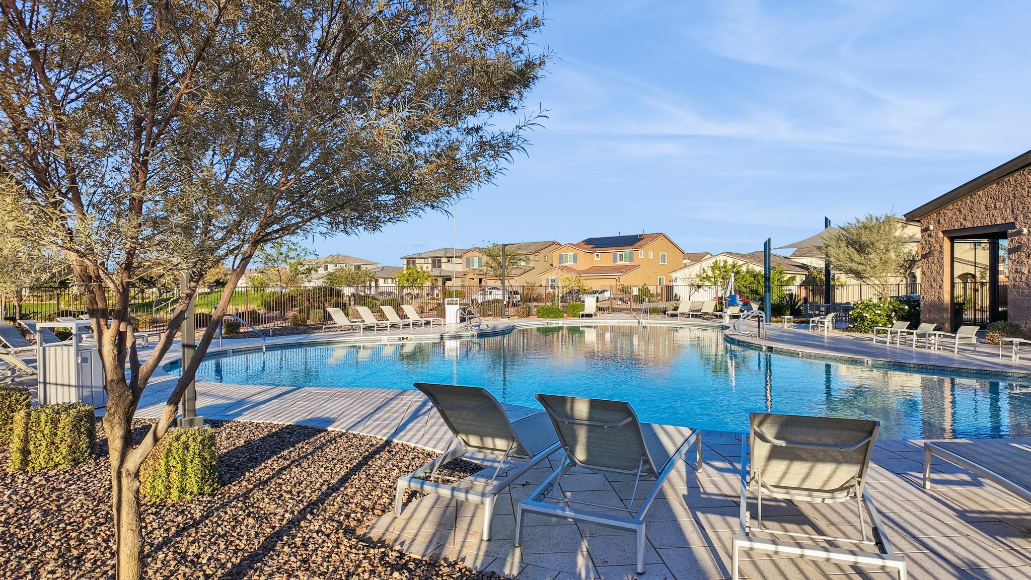 5753 S Romano - 005.jpg