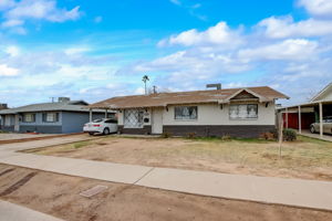 N 38th Ln-002