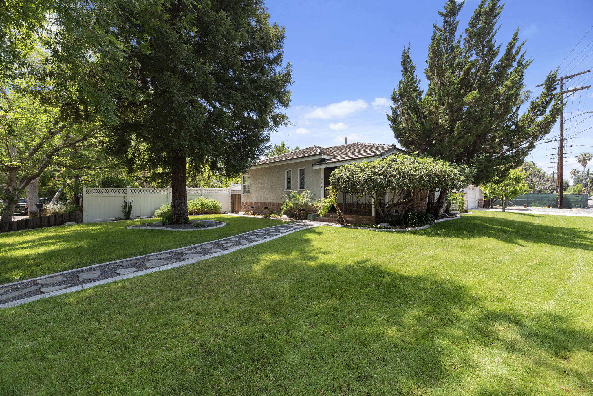 5759 Buffalo Ave, Van Nuys, CA 91401, USA Photo 2