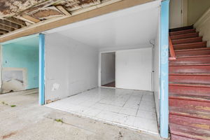  Photo 32