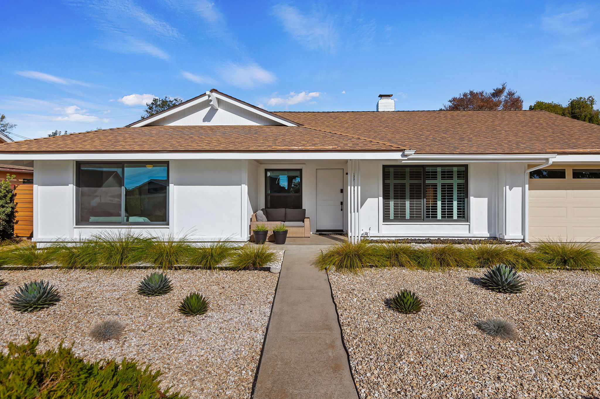 03 - Front Yard View