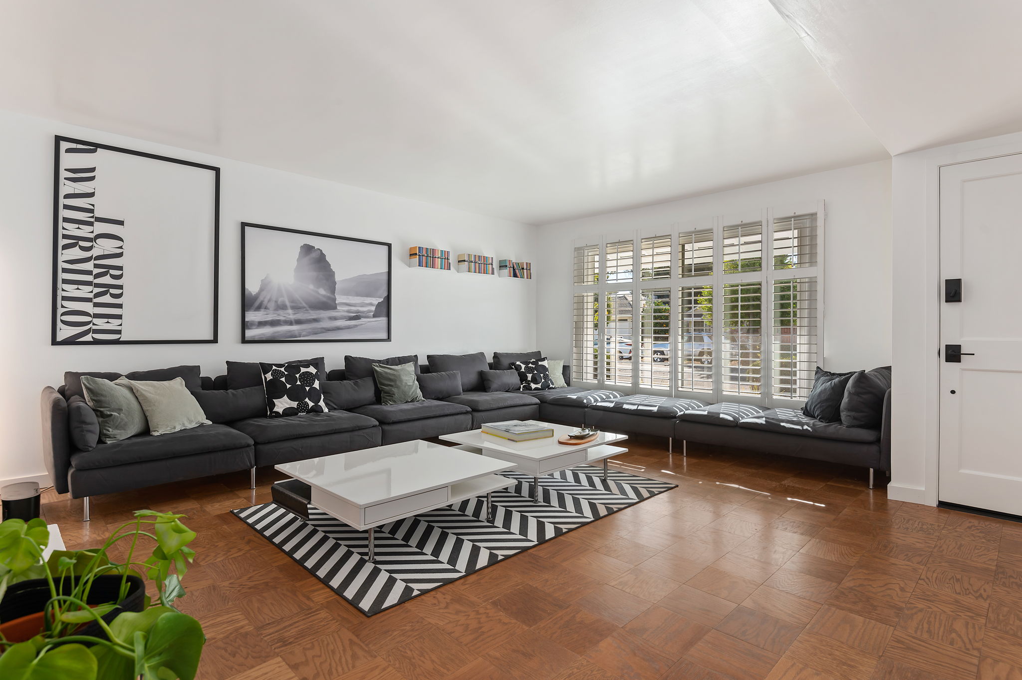 06 - Living Room