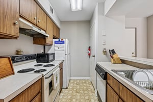 Rexford Ct Unit E-S1109-011.jpg