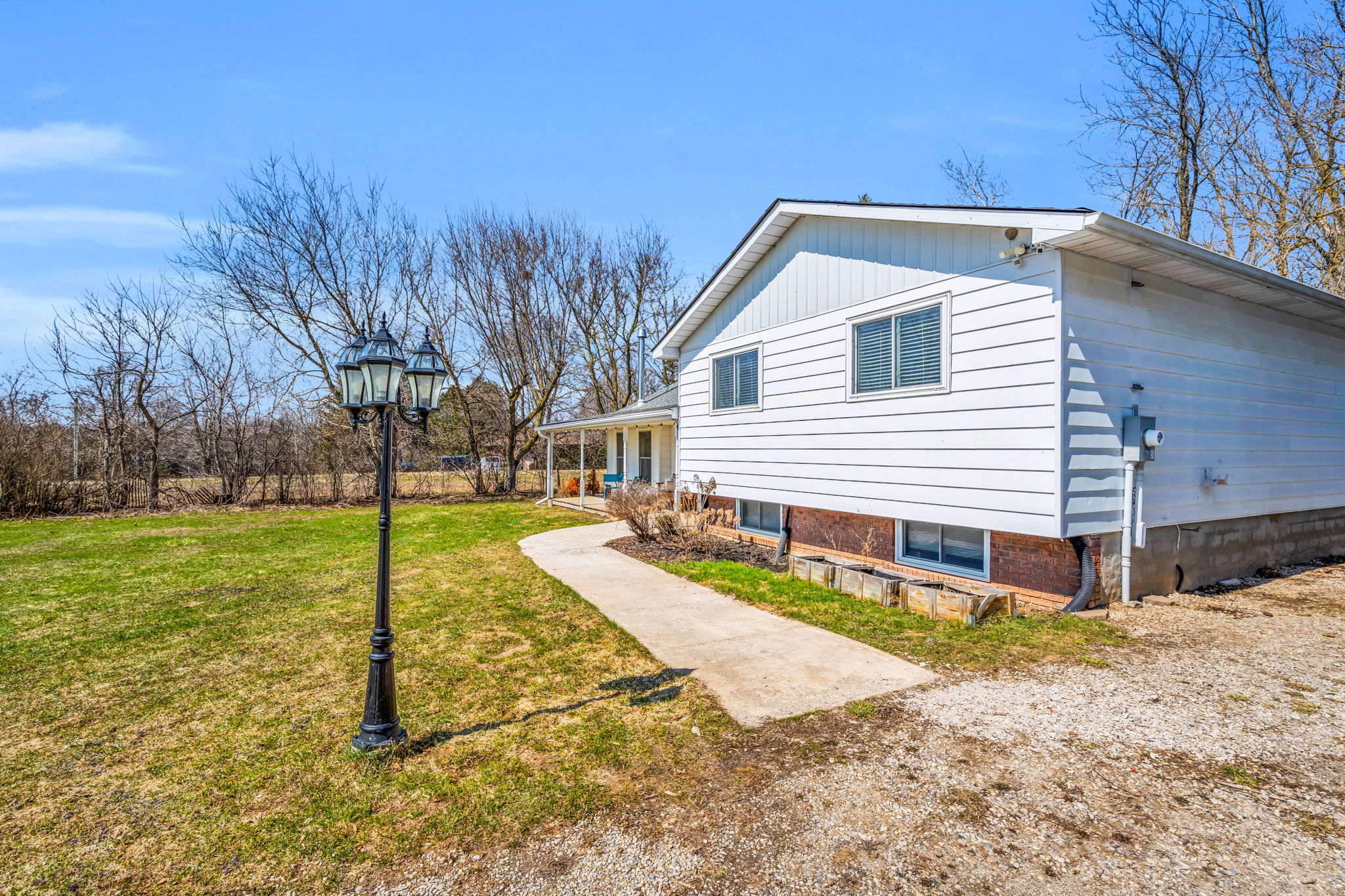 Front Porch/Entrance