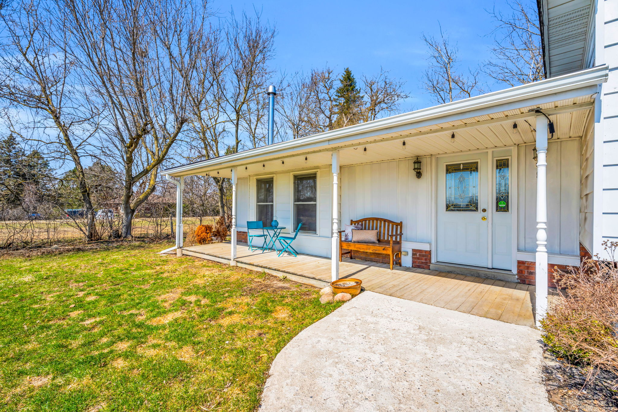 Front Porch/Entrance