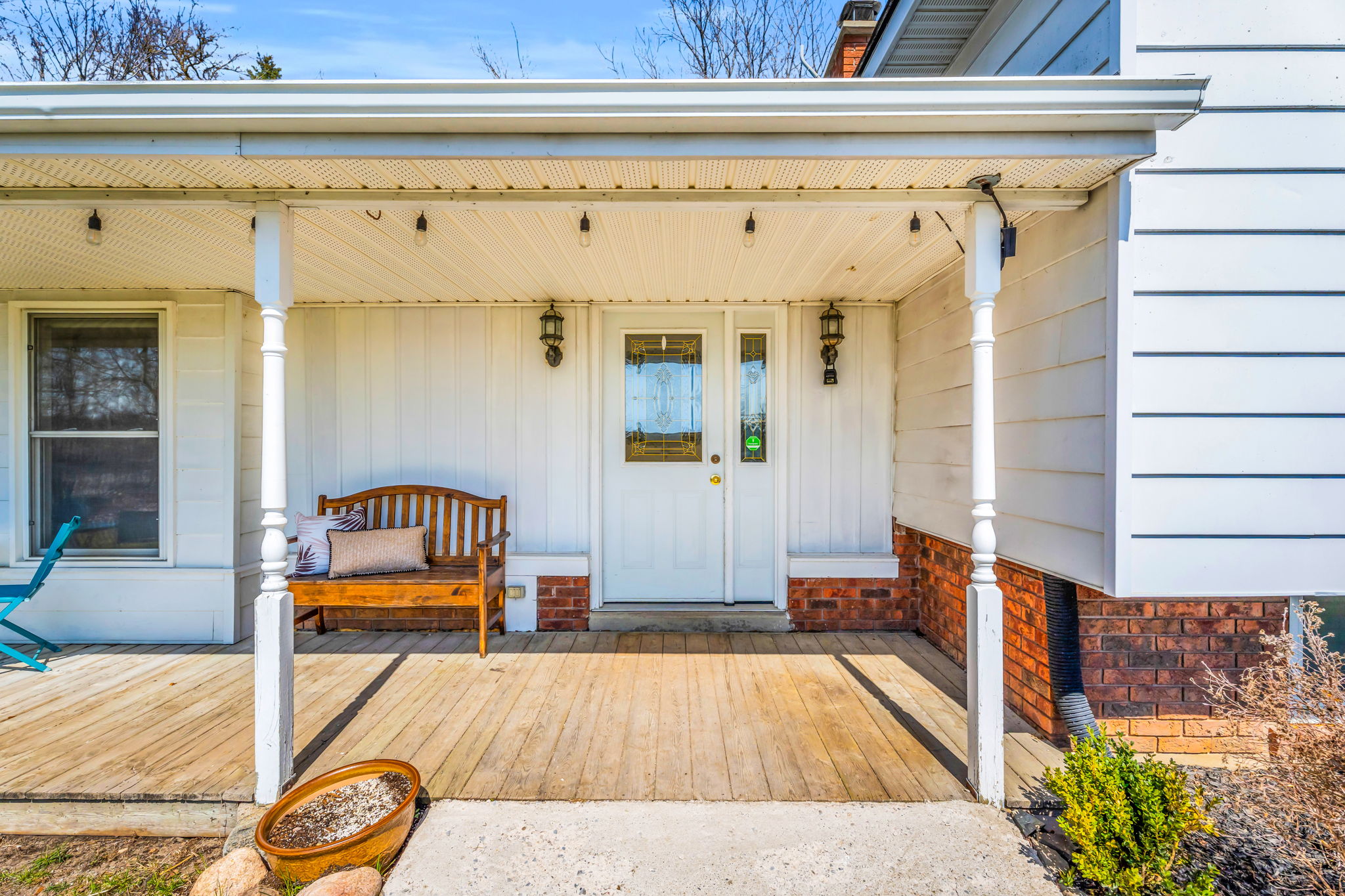 Front Porch/Entrance