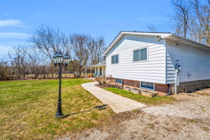 Front Porch/Entrance