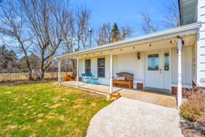 Front Porch/Entrance