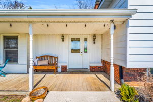 Front Porch/Entrance