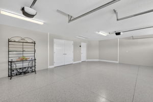 Oversized 661sf Garage and Golf Cart Garage