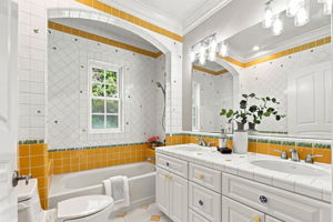 045_F8_5771 Ladner Dr