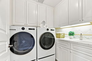 050_F8_5771 Ladner Dr